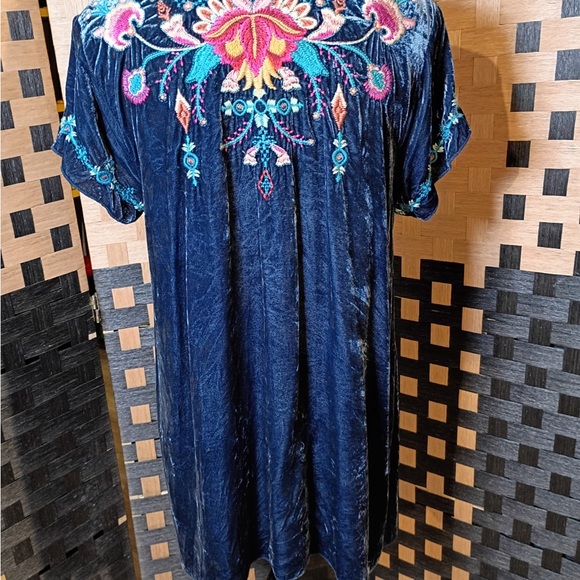Johnny Was Velvet Embroidered Boho Tunic Top Blue Silk Blend Size L - Picture 15 of 15